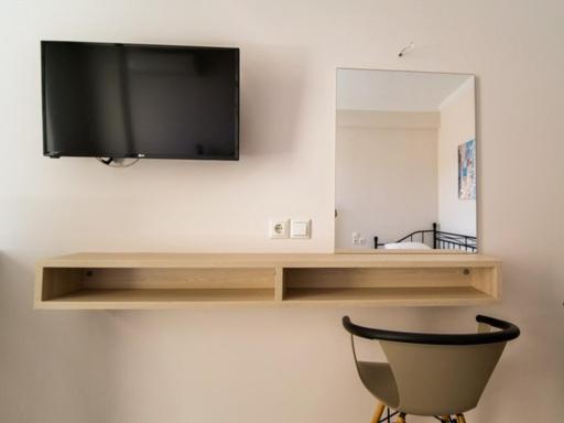 Vironas Hotel Himare Bagian luar foto
