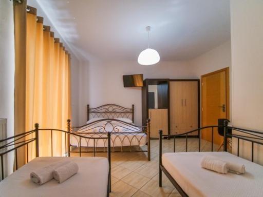 Vironas Hotel Himare Bagian luar foto