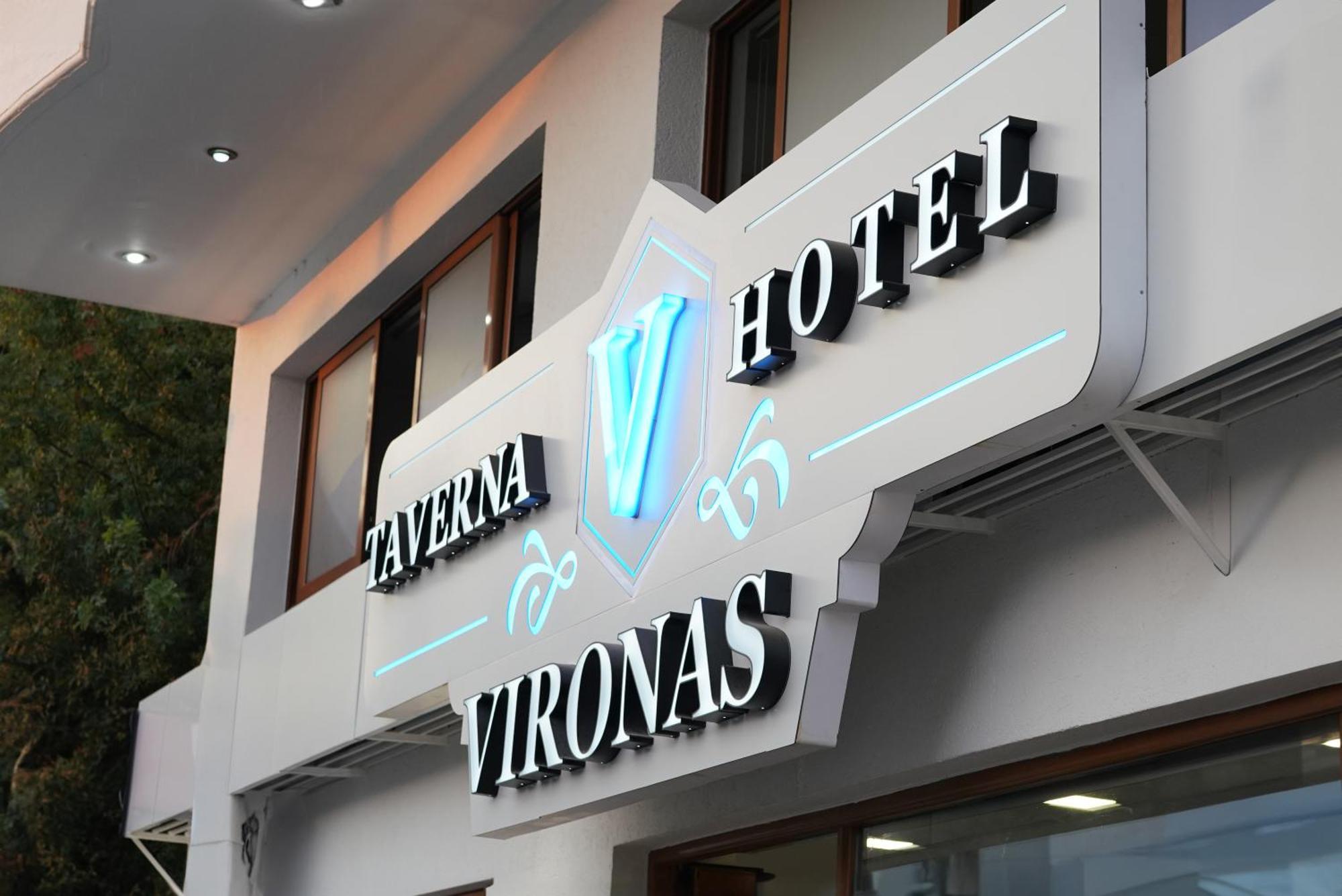 Vironas Hotel Himare Bagian luar foto