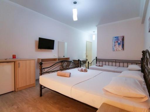 Vironas Hotel Himare Bagian luar foto