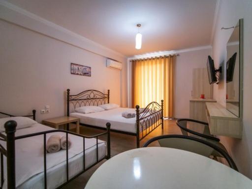 Vironas Hotel Himare Bagian luar foto